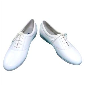 Easy Spirit white women sneakers. Size: 9, New, no box.